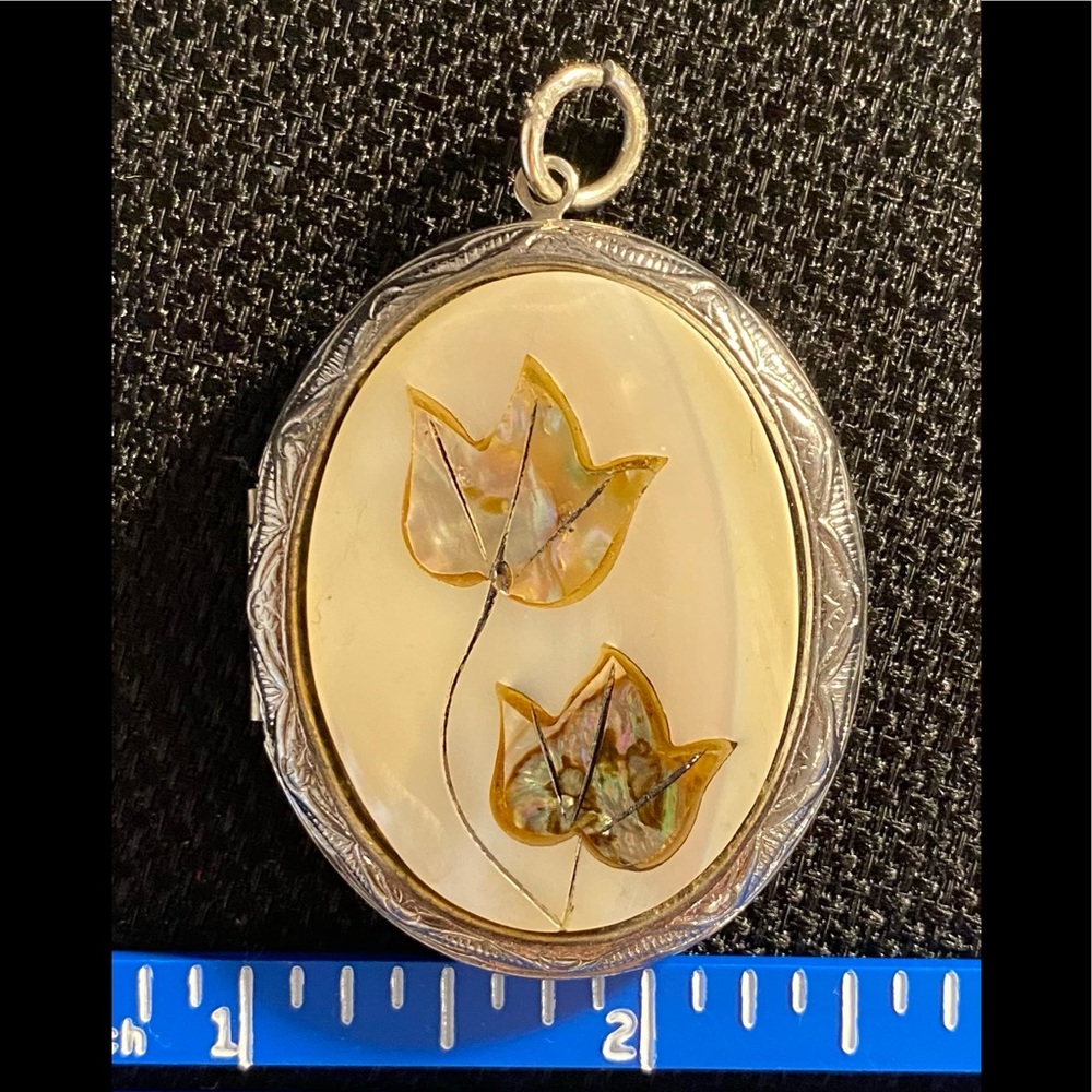 Locket - Picture 6 of 6